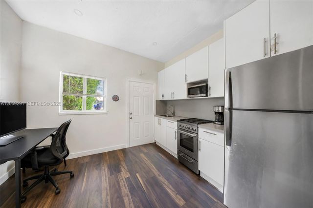 2420 NW 34th St, Miami, FL 33142