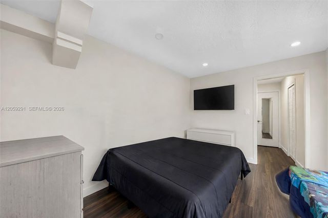 2420 NW 34th St, Miami, FL 33142