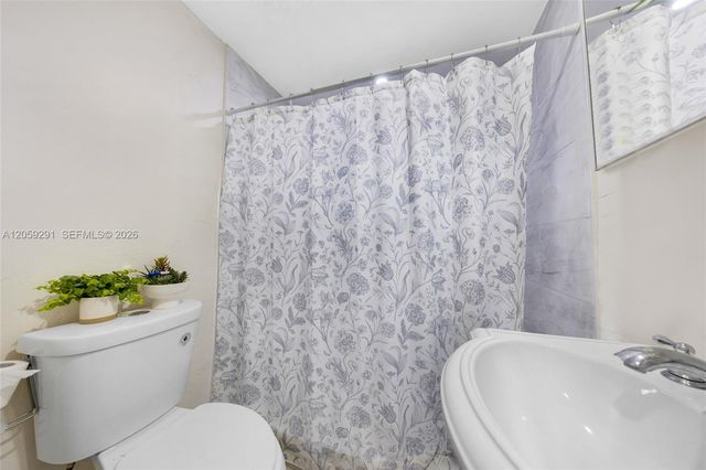 2420 NW 34th St, Miami, FL 33142