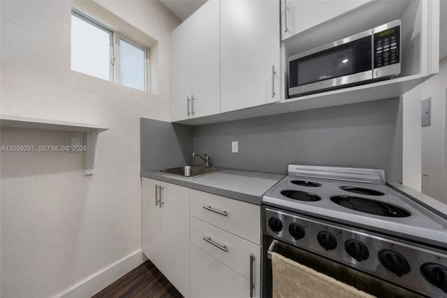 2420 NW 34th St, Miami, FL 33142