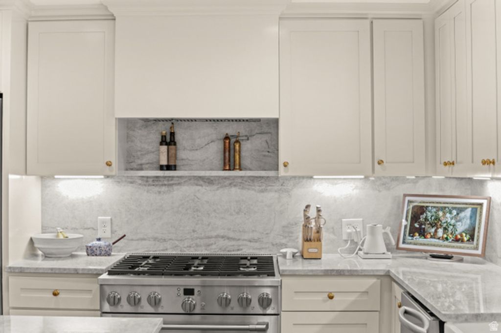 Image 12 of property listing at 2073 E PHEASANT WAY, Holladay, UT 84121