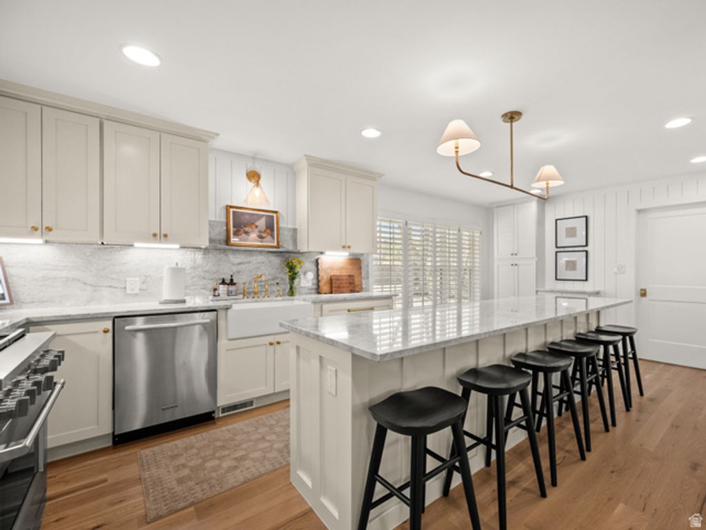 Image 14 of property listing at 2073 E PHEASANT WAY, Holladay, UT 84121