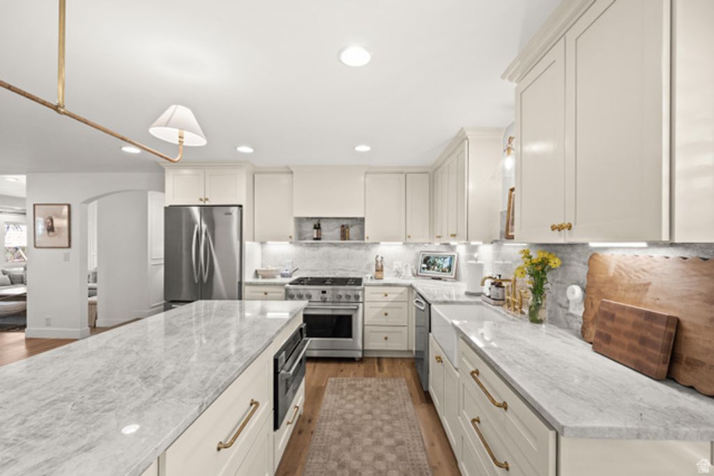 Image 15 of property listing at 2073 E PHEASANT WAY, Holladay, UT 84121