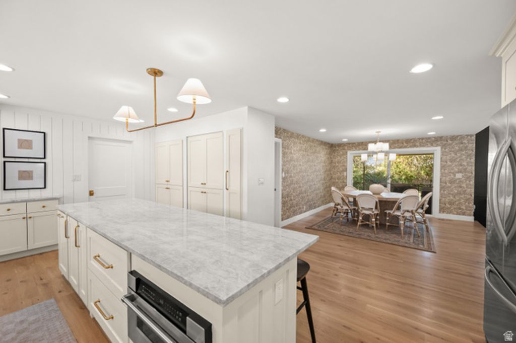 Image 18 of property listing at 2073 E PHEASANT WAY, Holladay, UT 84121