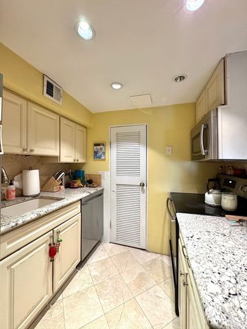 124 Beacon Street 5R, Boston, MA 02116