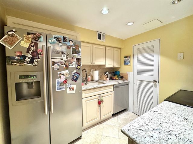 124 Beacon Street 5R, Boston, MA 02116