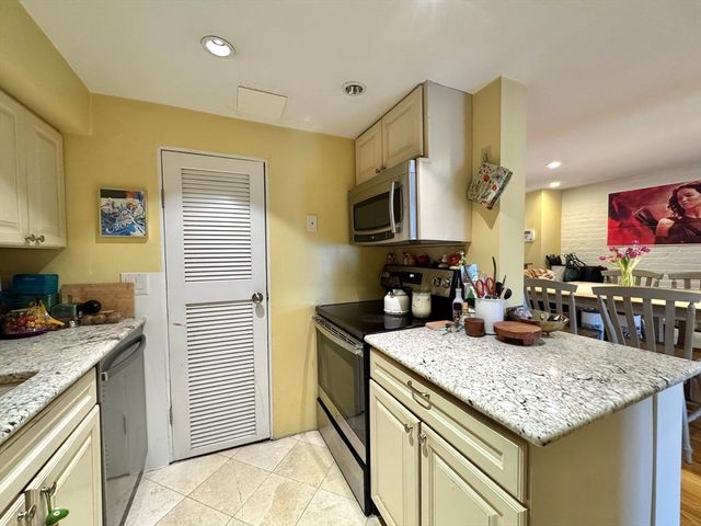 124 Beacon Street 5R, Boston, MA 02116
