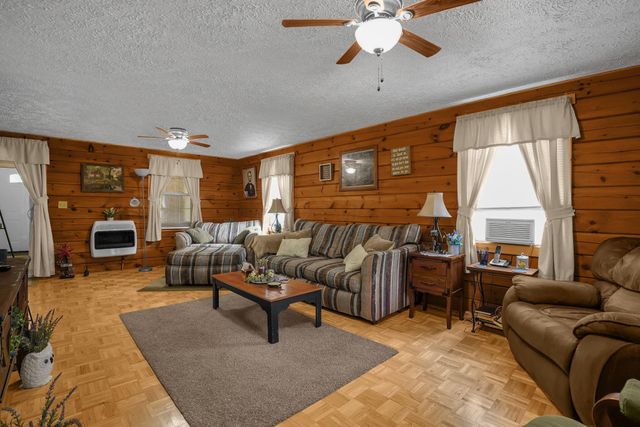 2371 Owl Creek Road, Frankfort, OH 45628