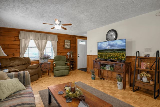 2371 Owl Creek Road, Frankfort, OH 45628