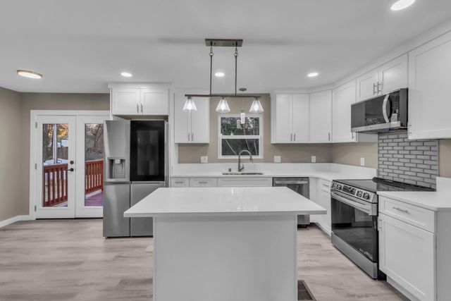 2065 Shelby Dr, Clarksville, TN 37043