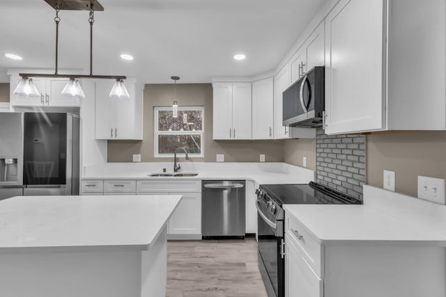 2065 Shelby Dr, Clarksville, TN 37043