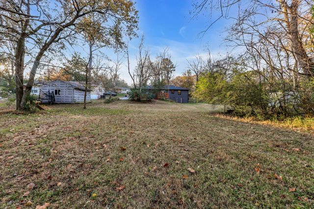 2065 Shelby Dr, Clarksville, TN 37043