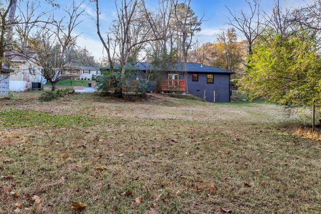 2065 Shelby Dr, Clarksville, TN 37043