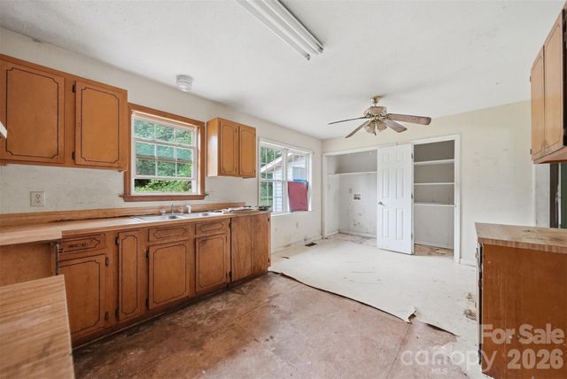 2130 Haven Circle SE, Lenoir, NC 28645