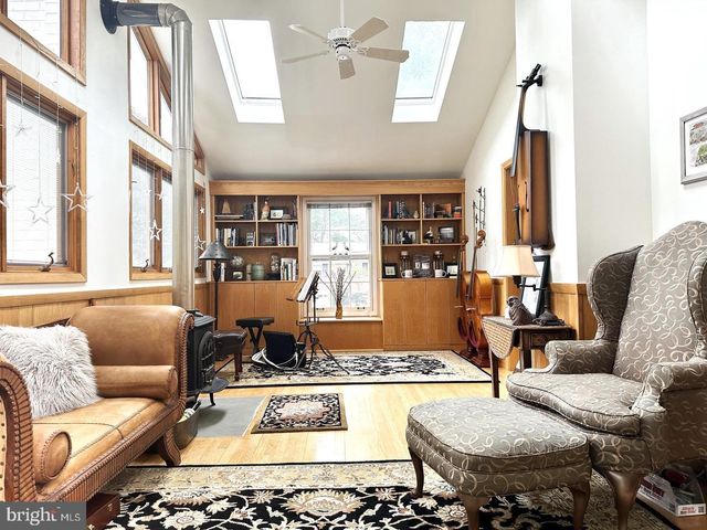 8208 THOREAU DR, Bethesda, MD 20817