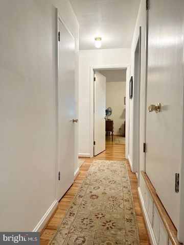 8208 THOREAU DR, Bethesda, MD 20817