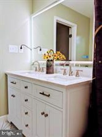 8208 THOREAU DR, Bethesda, MD 20817