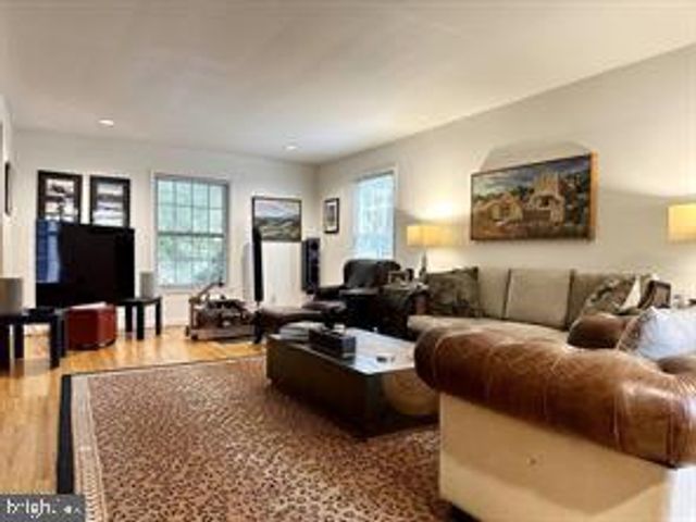 8208 THOREAU DR, Bethesda, MD 20817