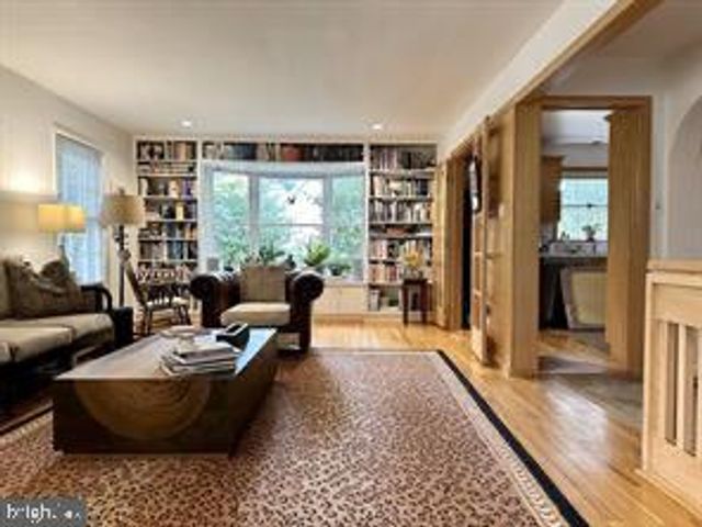 8208 THOREAU DR, Bethesda, MD 20817