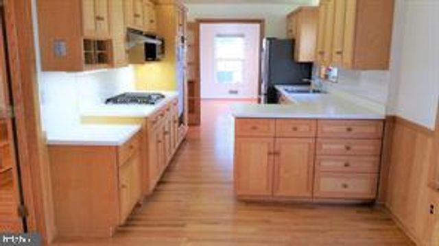 8208 THOREAU DR, Bethesda, MD 20817