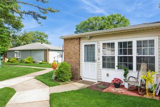 423 Woodbridge Drive A, Ridge, NY 11961