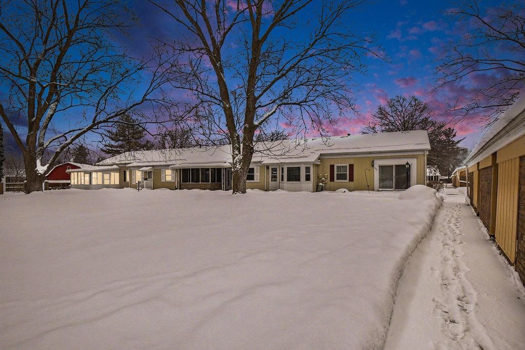 636 Village Lane, Georgetown Twp, MI 49428