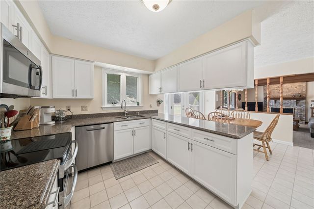 95 William Dr, North Strabane, PA 15317