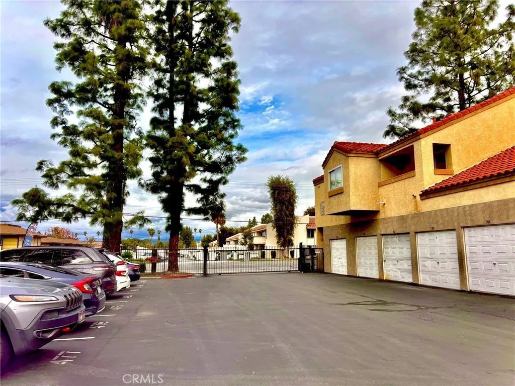 1110 W Blaine Street 102, Riverside, CA 92507