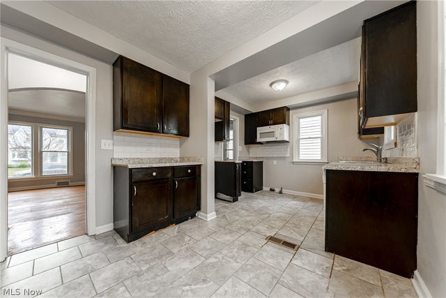 3601 Tullamore Road, University Heights, OH 44118