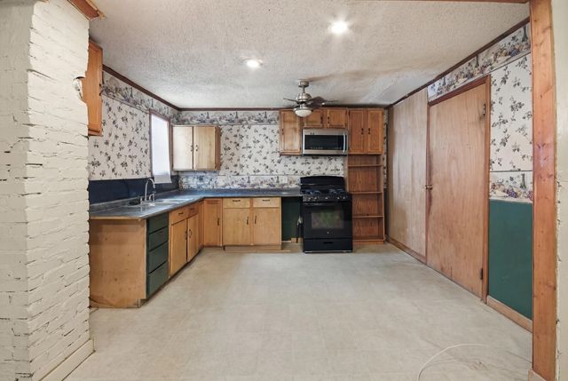 12 E PEEBLES RD, Memphis, TN 38109