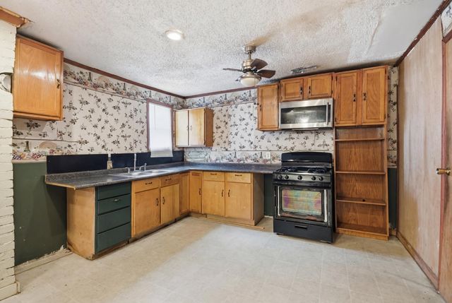 12 E PEEBLES RD, Memphis, TN 38109