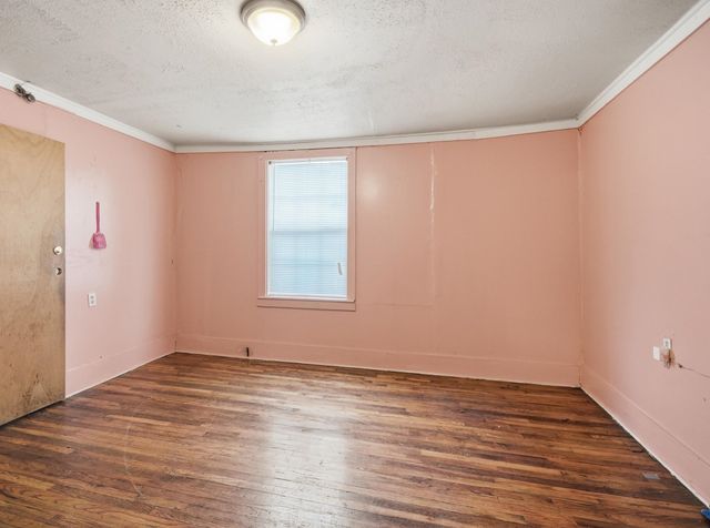 12 E PEEBLES RD, Memphis, TN 38109