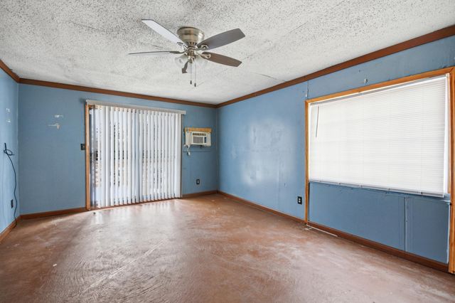 12 E PEEBLES RD, Memphis, TN 38109