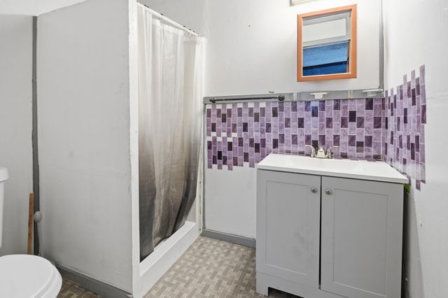 12 E PEEBLES RD, Memphis, TN 38109