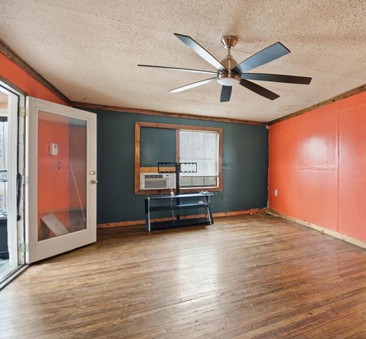 12 E PEEBLES RD, Memphis, TN 38109