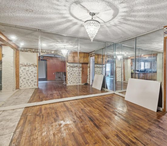 12 E PEEBLES RD, Memphis, TN 38109