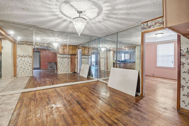 12 E PEEBLES RD, Memphis, TN 38109