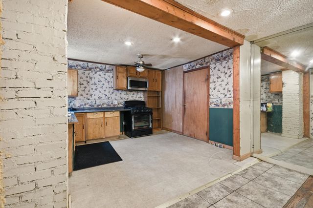 12 E PEEBLES RD, Memphis, TN 38109