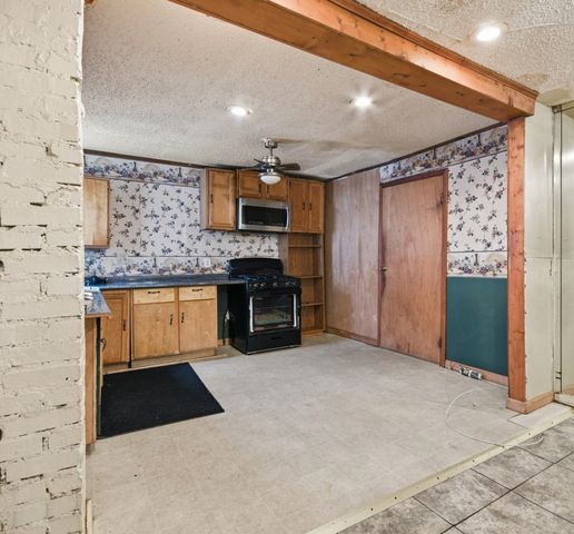 12 E PEEBLES RD, Memphis, TN 38109