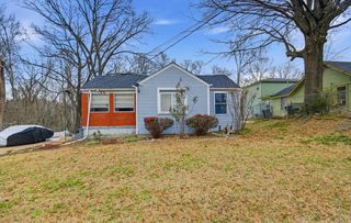 12 E PEEBLES RD, Memphis, TN 38109
