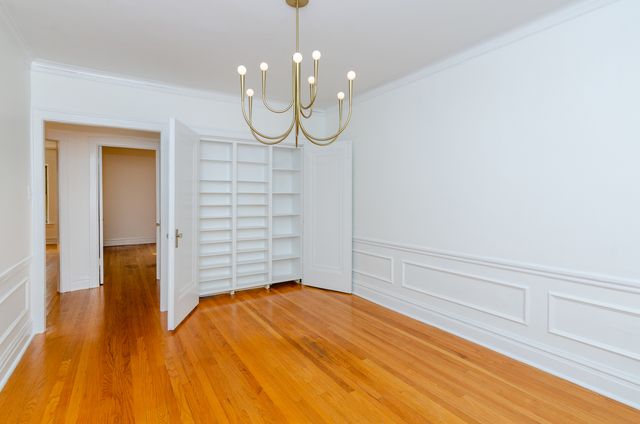 407 S East Avenue 2, Oak Park, IL 60302