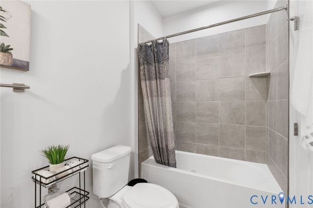 7683 Autumn Leaves Ln, New Kent, VA 23124