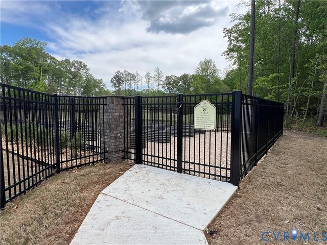 7683 Autumn Leaves Ln, New Kent, VA 23124