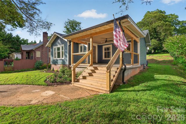 217 Norwood Street SW, Lenoir, NC 28645