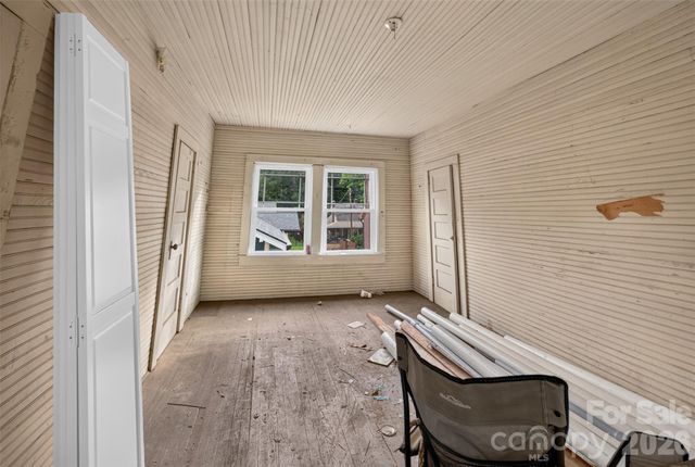 217 Norwood Street SW, Lenoir, NC 28645