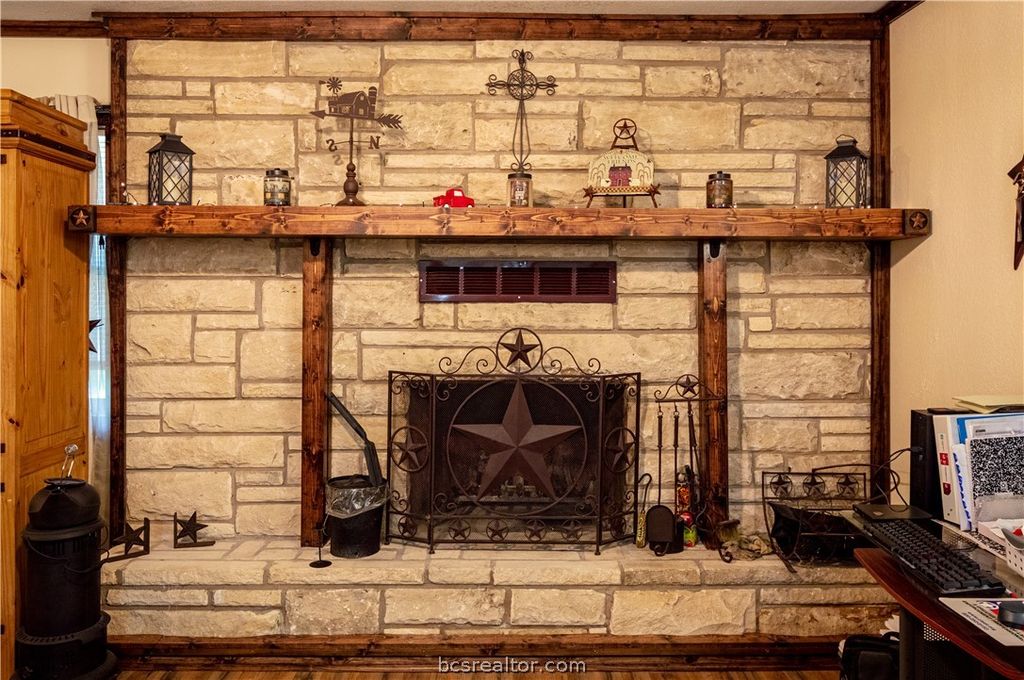 23 Casper Place, Hilltop Lakes, TX 77871 — photo 2