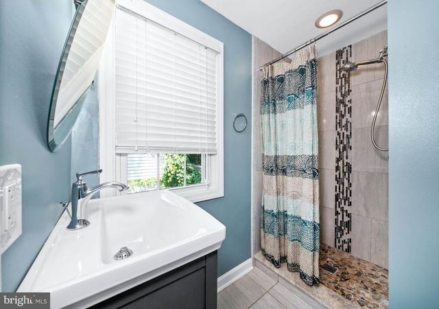 809 WOODSDALE RD, Wilmington, DE 19809