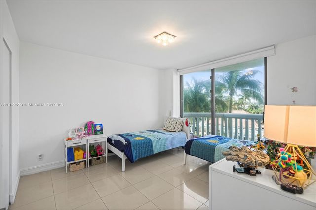 1000 W Island Blvd 504, Aventura, FL 33160