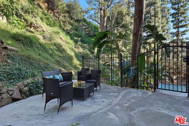 2700 Cahuenga Boulevard 2217, Los Angeles, CA 90068