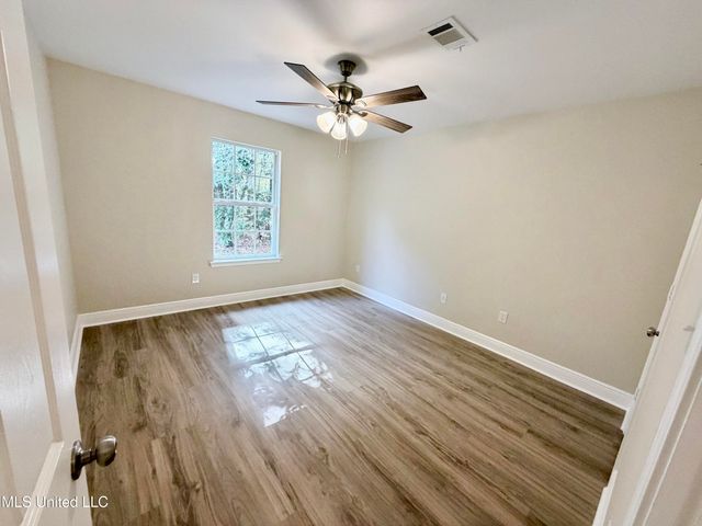 9217 Seahorse Avenue, Ocean Springs, MS 39564